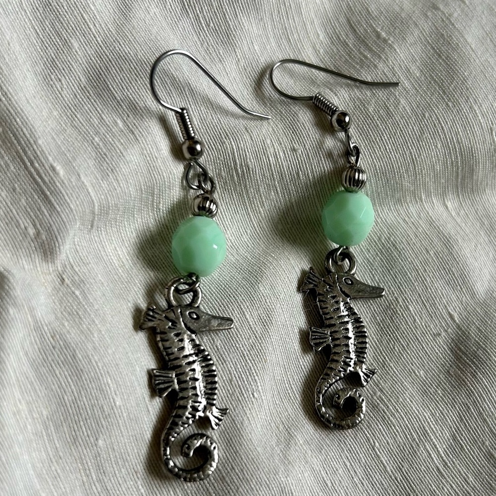 NWOT Seahorse Earrings